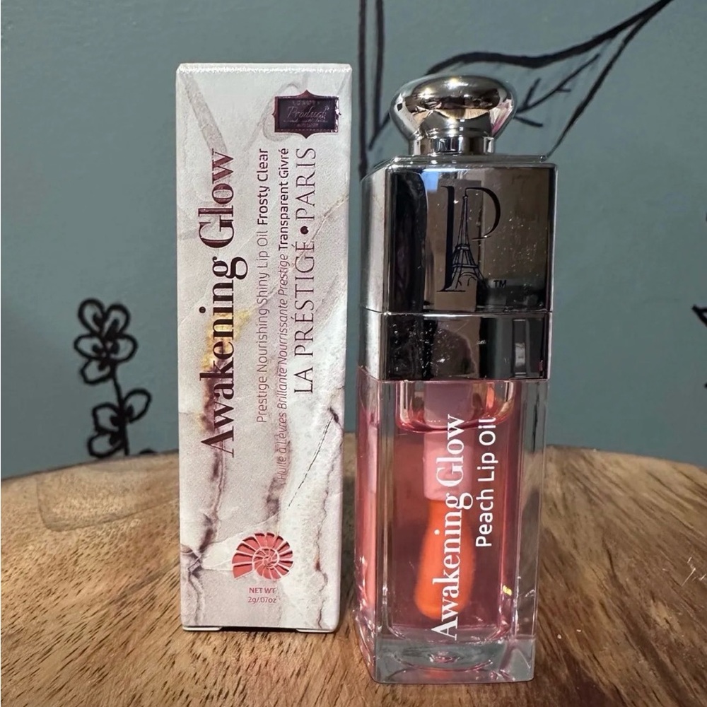 LA PRESTIGE • PEACH • PARIS Awakening Glow Prestige Nourishing Shiny Lip Oil